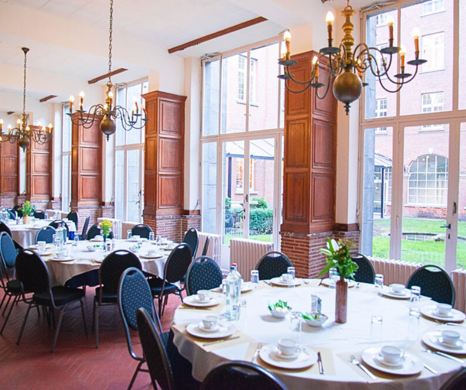Zicht op het restaurant en de binnentuin van het Groot Seminarie in Mechelen